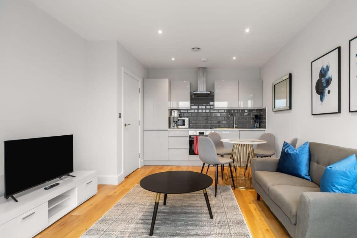 Lovely 1 Bedroom Apartment In The Heart Of Eastleigh Eksteriør billede
