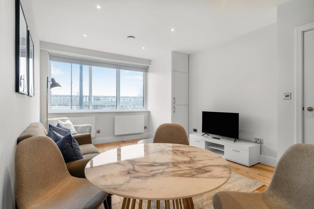 Lovely 1 Bedroom Apartment In The Heart Of Eastleigh Eksteriør billede