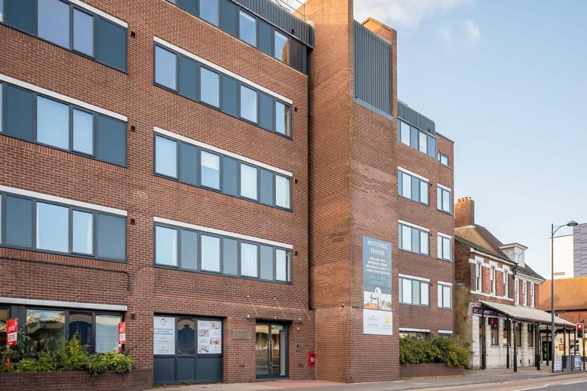 Lovely 1 Bedroom Apartment In The Heart Of Eastleigh Eksteriør billede