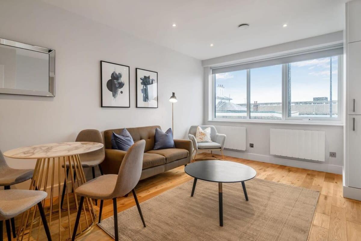 Lovely 1 Bedroom Apartment In The Heart Of Eastleigh Eksteriør billede
